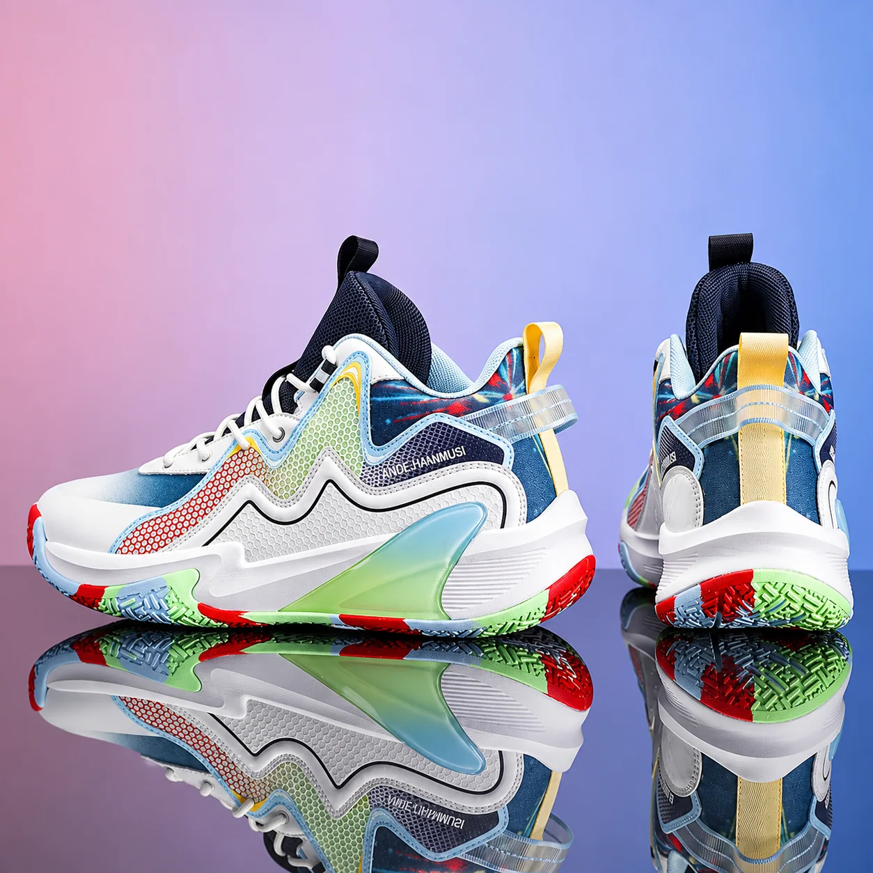 Paire de baskets blanches et bleu marine multicolores