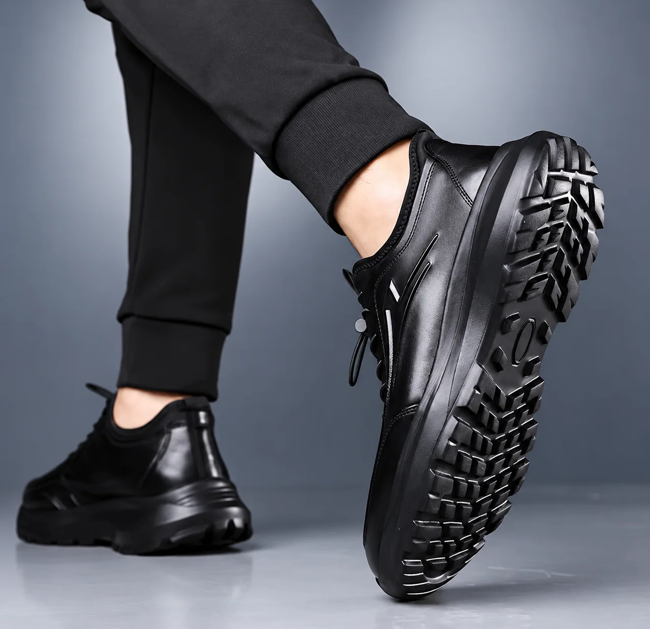 Semelle crantée des baskets noires