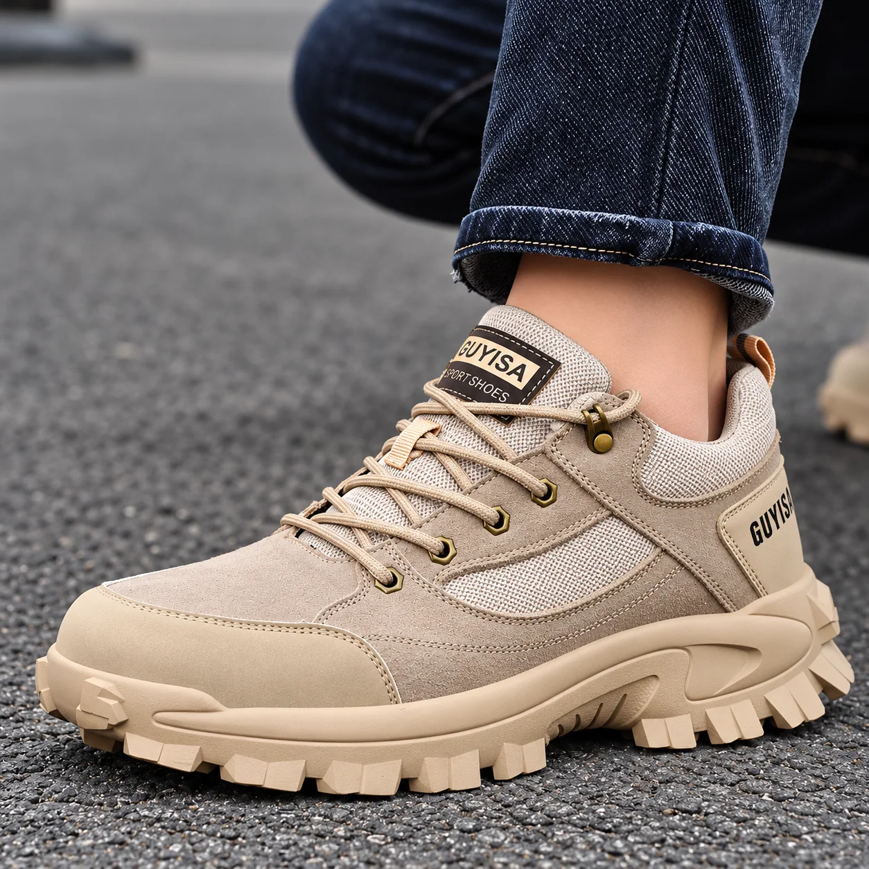 Chaussures beiges portées