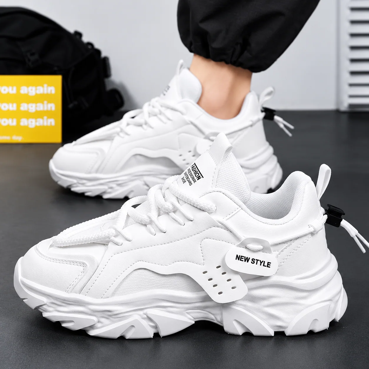 Sneakers blanches New Style portées